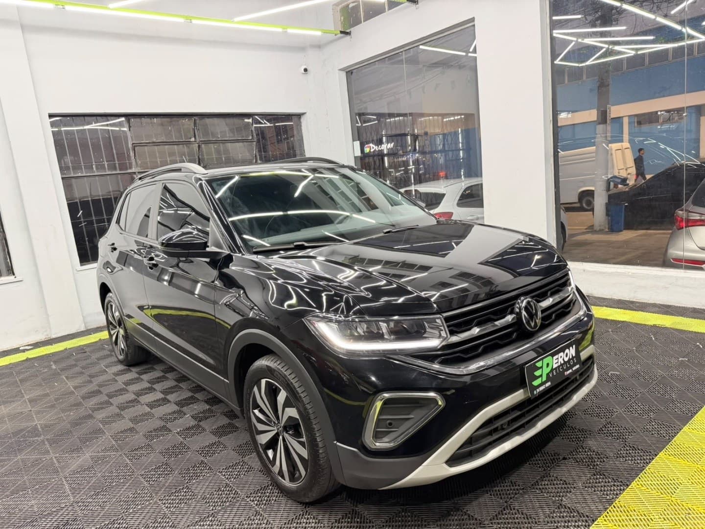 VOLKSWAGEN T-CROSS 1.0 200 TSI TOTAL FLEX AUTOMÁTICO 2025 foto 2