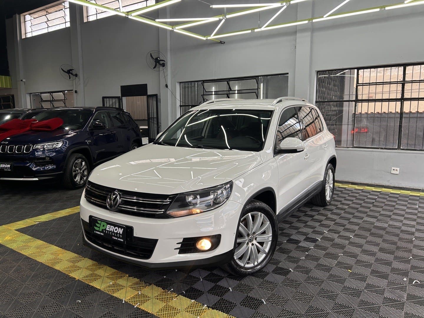 VOLKSWAGEN TIGUAN 2.0 TSI 16V TURBO GASOLINA 4P TIPTRONIC 2014 foto 1