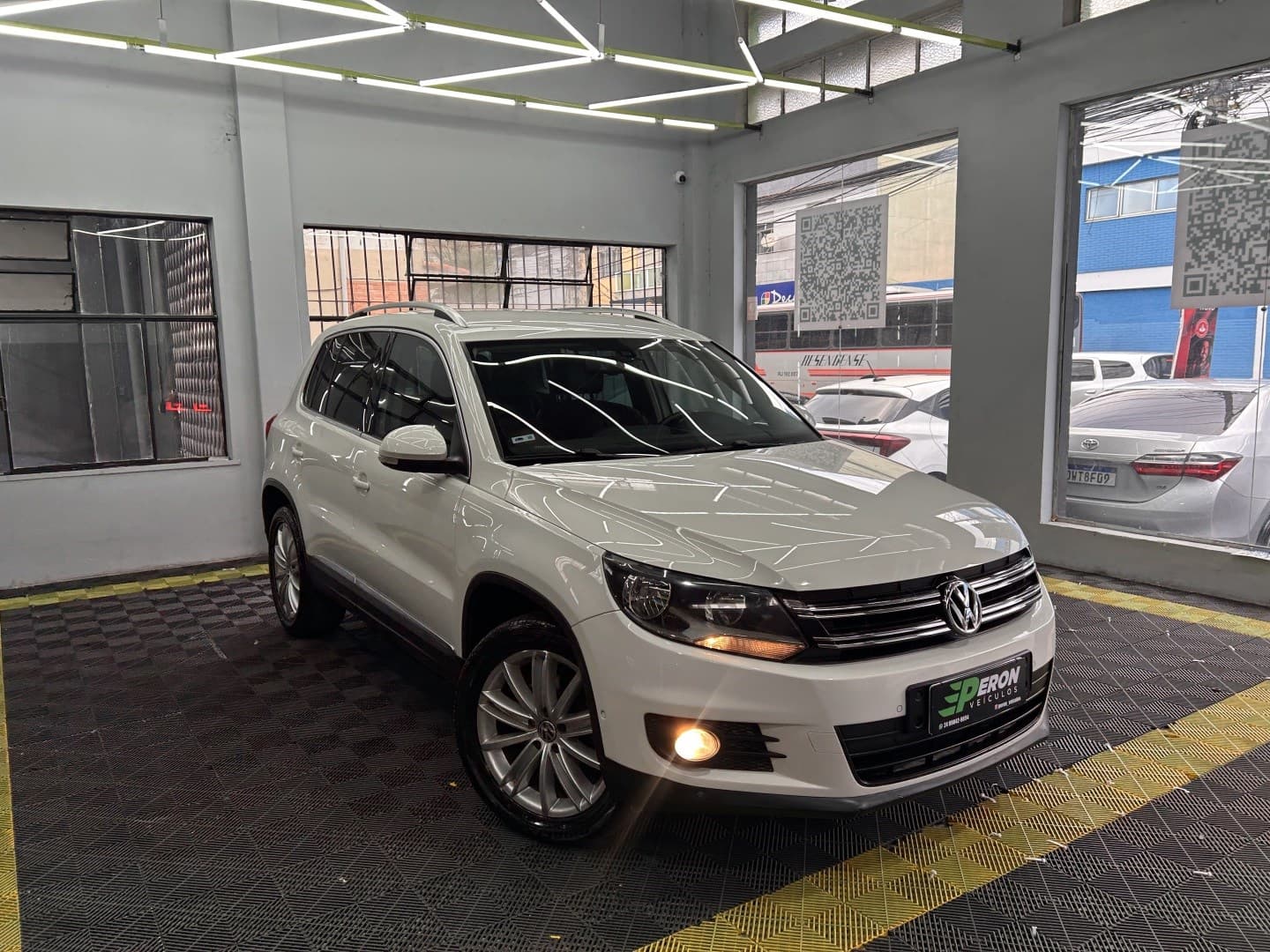 VOLKSWAGEN TIGUAN 2.0 TSI 16V TURBO GASOLINA 4P TIPTRONIC 2014 foto 3