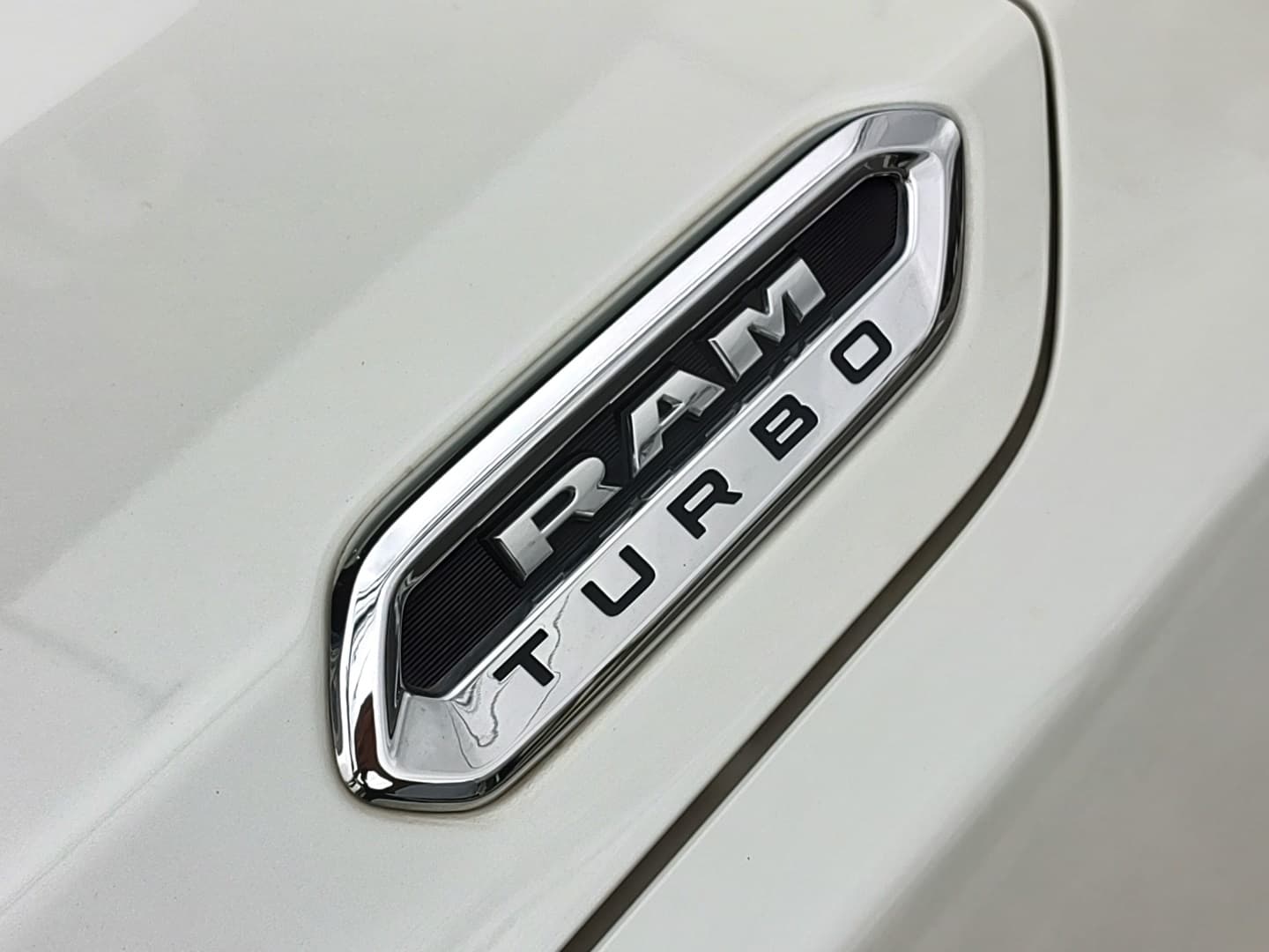 RAM RAMPAGE 2.0 TURBO DIESEL LARAMIE 4X4 AUTOMÁTICO 2024 foto 3