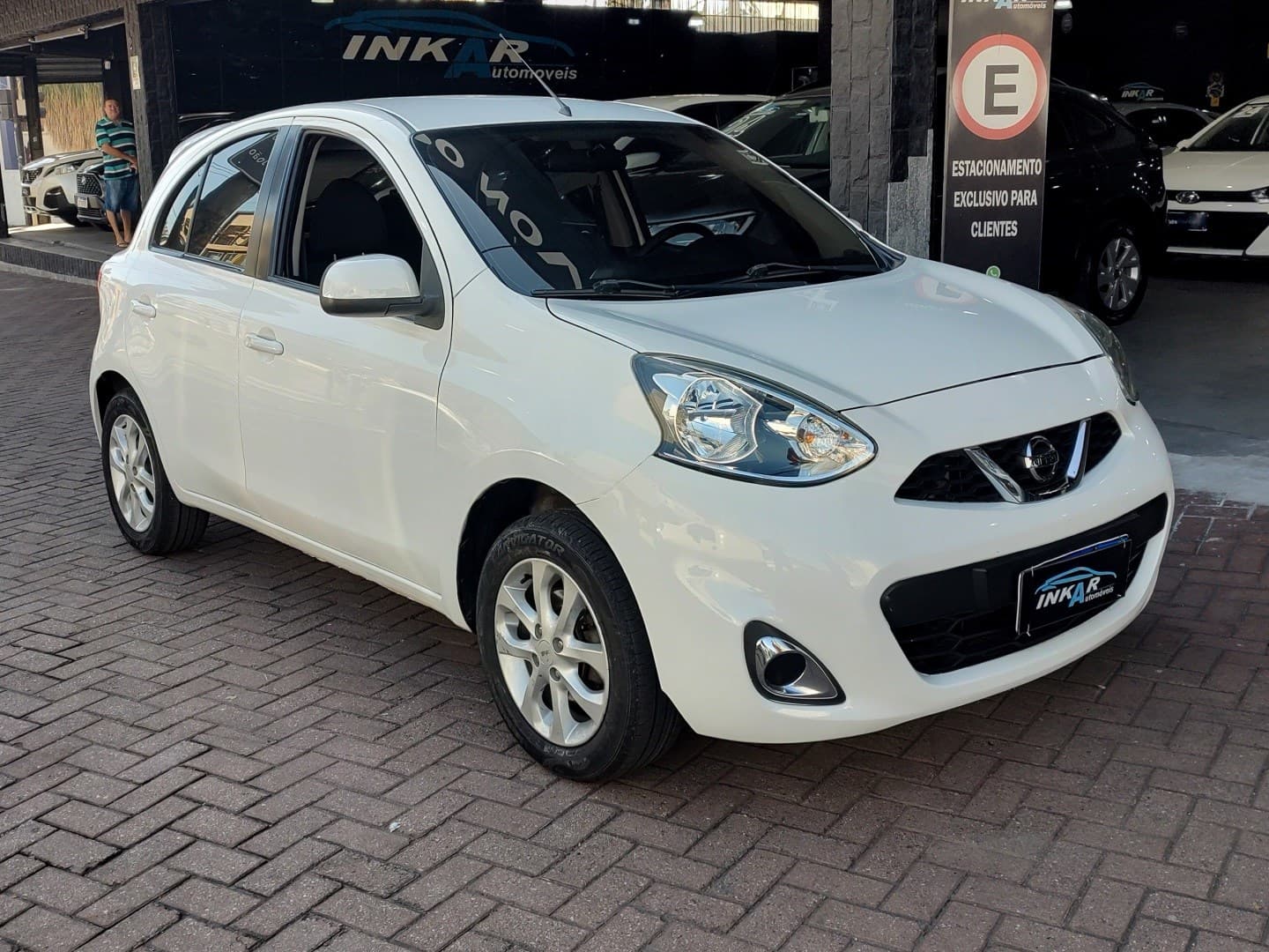 NISSAN MARCH 1.6 SV 16V FLEX 4P XTRONIC 2017 foto 3