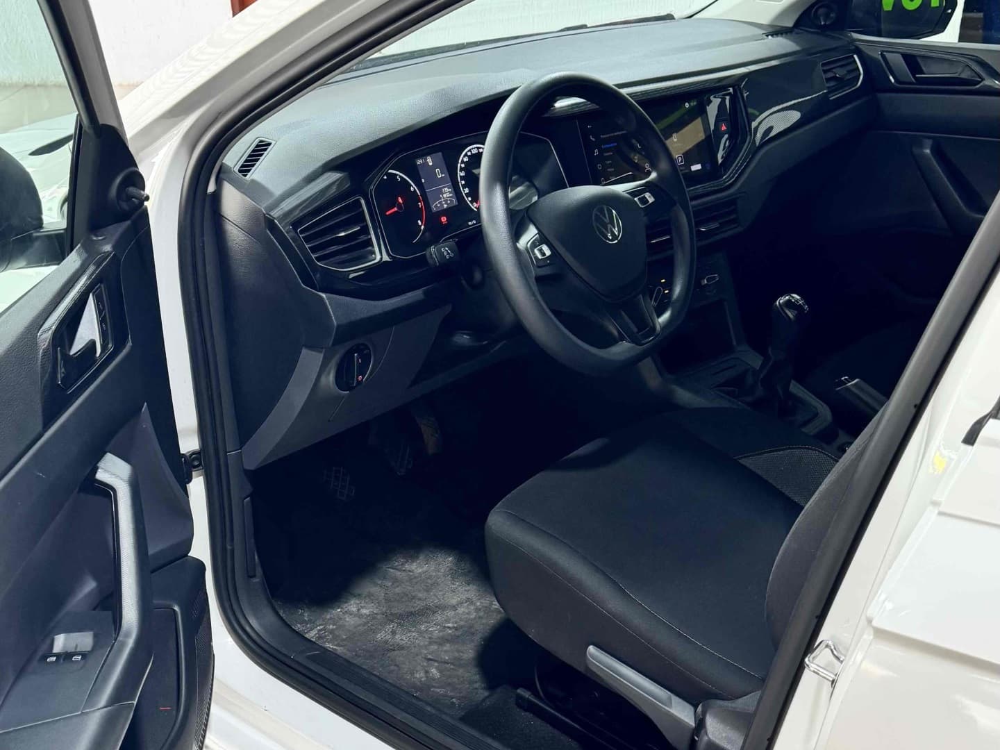 VOLKSWAGEN POLO 1.0 MPI TRACK MANUAL 2025 foto 2