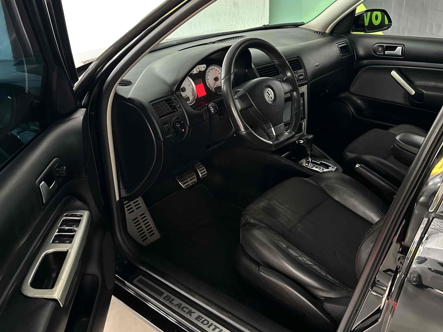 VOLKSWAGEN GOLF 2.0 MI BLACK EDITION 8V FLEX 4P TIPTRONIC 2012 foto 2