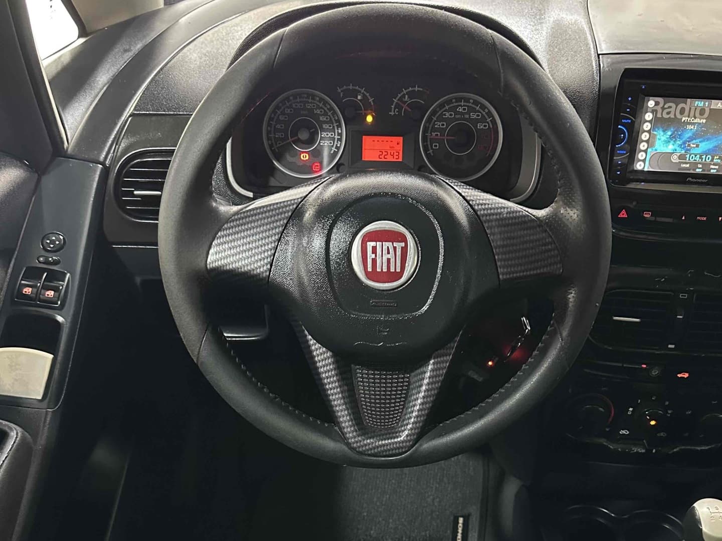 FIAT IDEA 1.6 MPI ESSENCE 16V FLEX 4P MANUAL 2014 foto 3