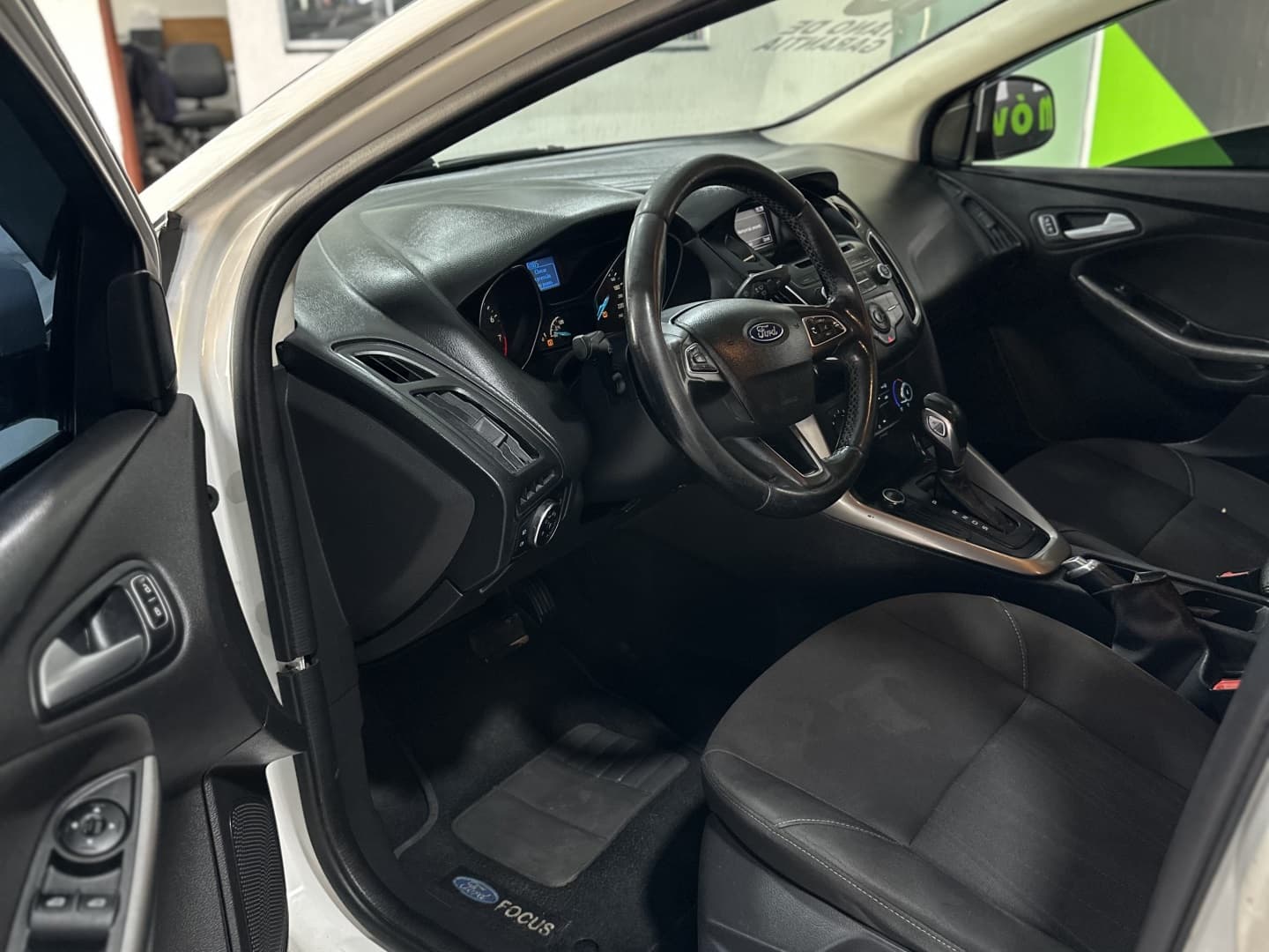 FORD FOCUS 2.0 SE PLUS FASTBACK 16V FLEX 4P POWERSHIFT 2018 foto 2