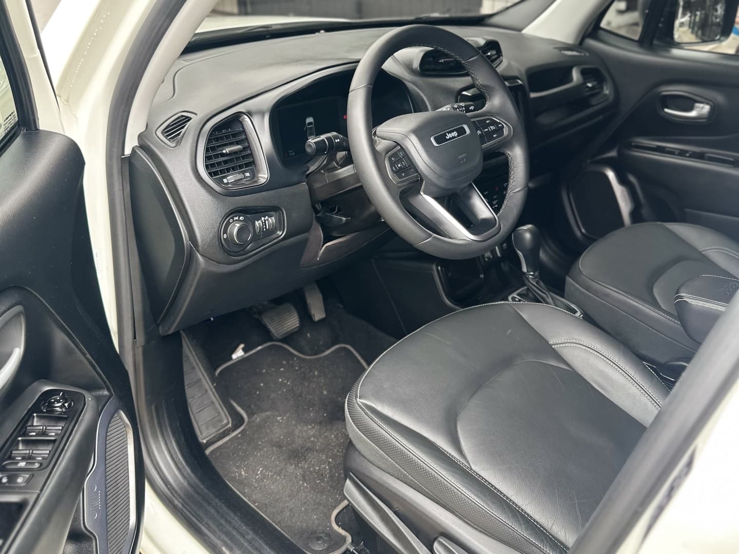 JEEP RENEGADE 1.3 T270 TURBO FLEX LONGITUDE AT6 2025 foto 3