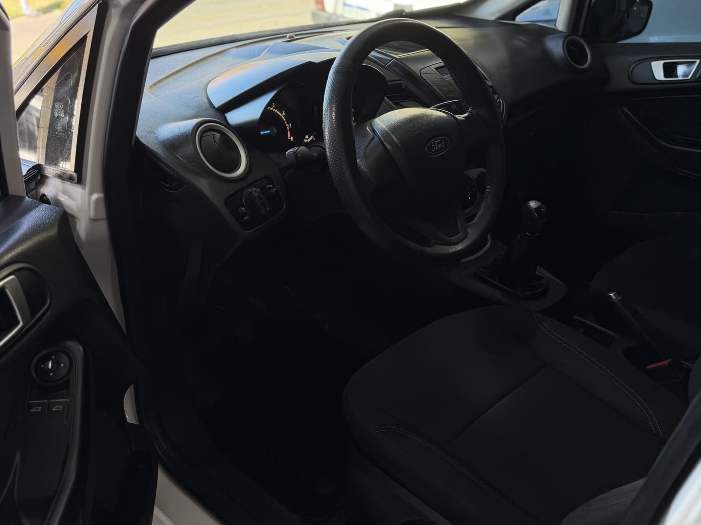 FORD FIESTA 1.5 SE HATCH 16V FLEX 4P MANUAL 2014 foto 2
