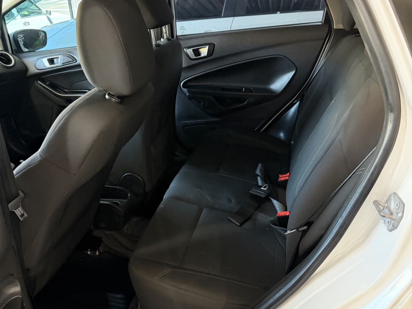 FORD FIESTA 1.5 SE HATCH 16V FLEX 4P MANUAL 2014 foto 3