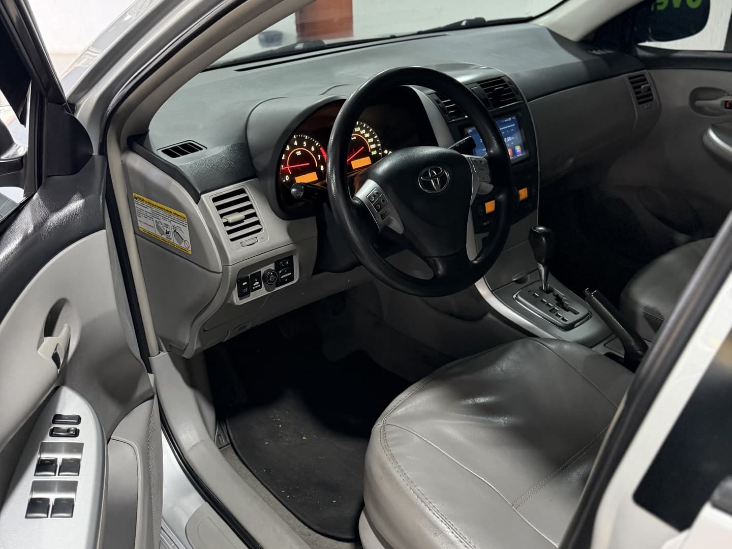 TOYOTA COROLLA 1.8 GLI 16V FLEX 4P AUTOMÁTICO 2013 foto 2