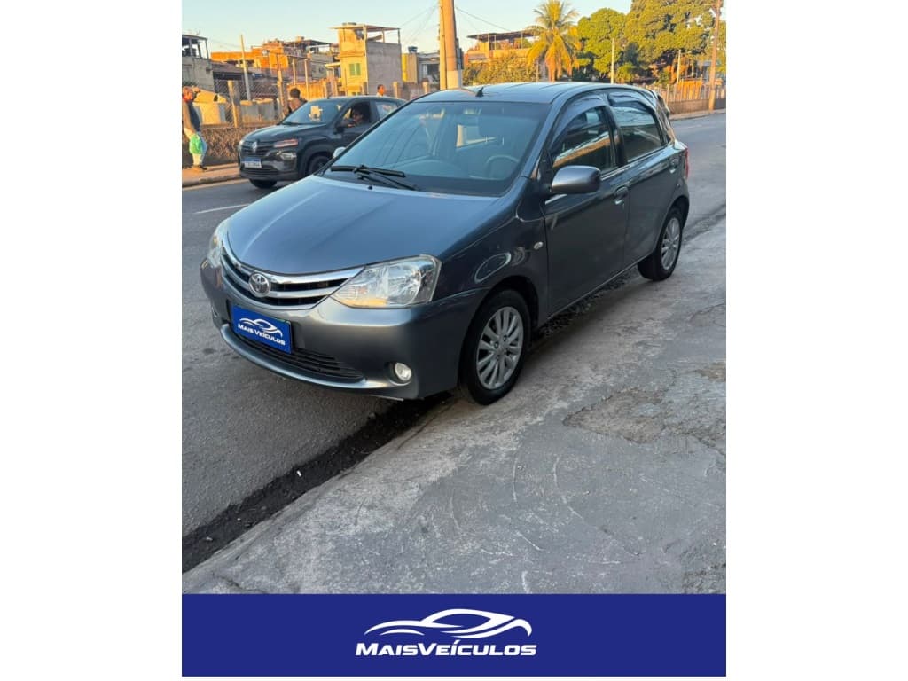 TOYOTA ETIOS 1.5 XLS 16V FLEX 4P MANUAL 2013 foto 2