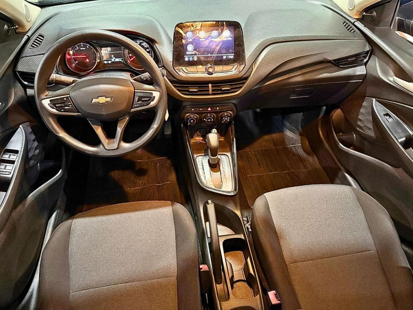 CHEVROLET ONIX 1.0 TURBO AT HB 2025 foto 2