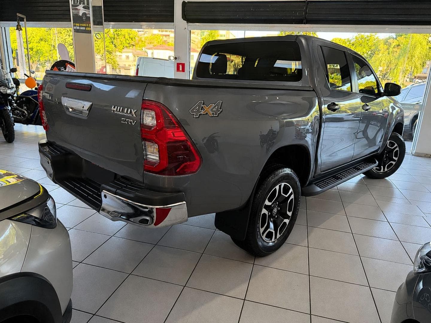 TOYOTA HILUX 2.8 SRV 4X4 CD 16V DIESEL AUTOMATICO 2025 foto 3