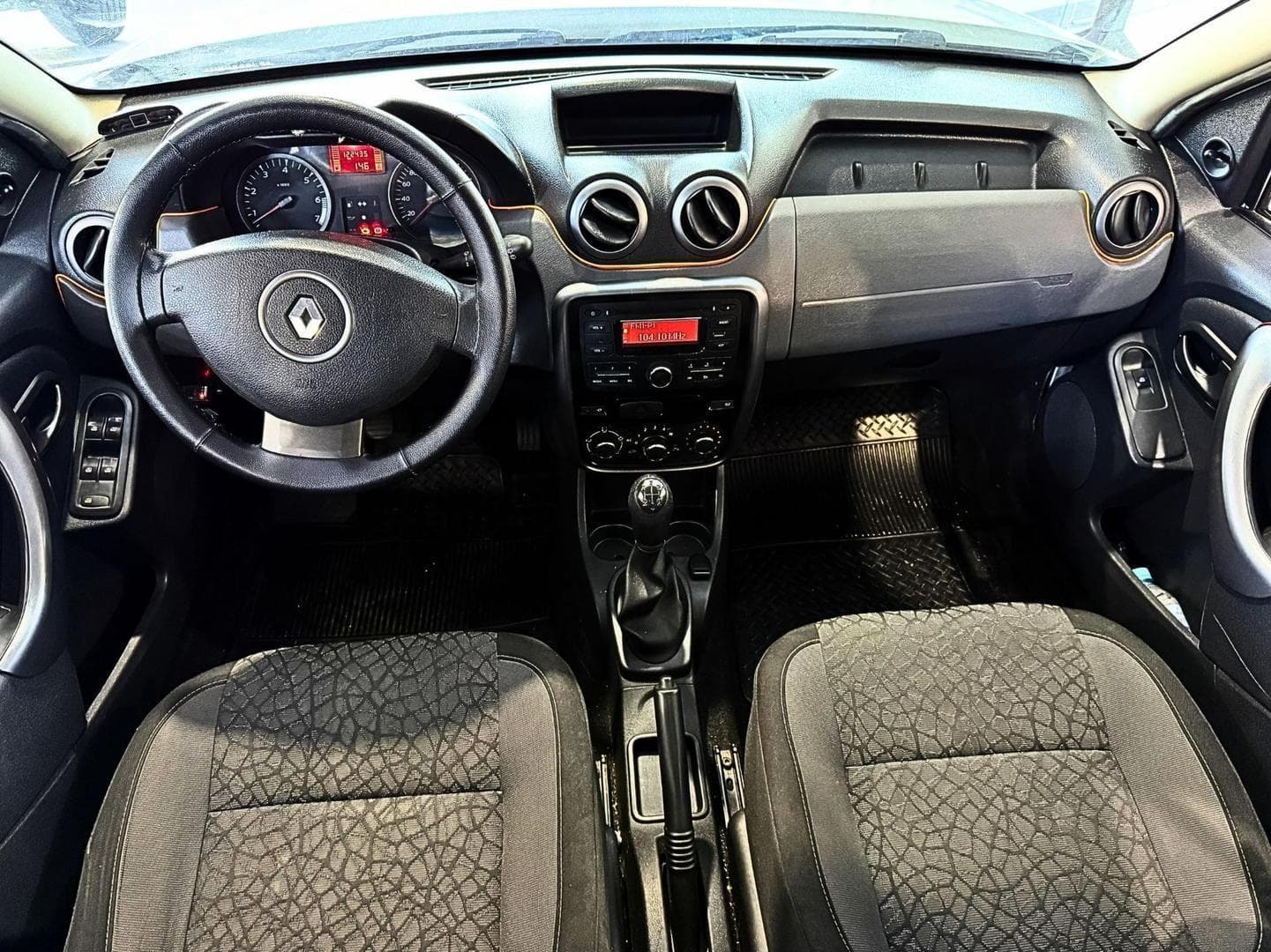 RENAULT DUSTER 1.6 E 4X2 2015 foto 2