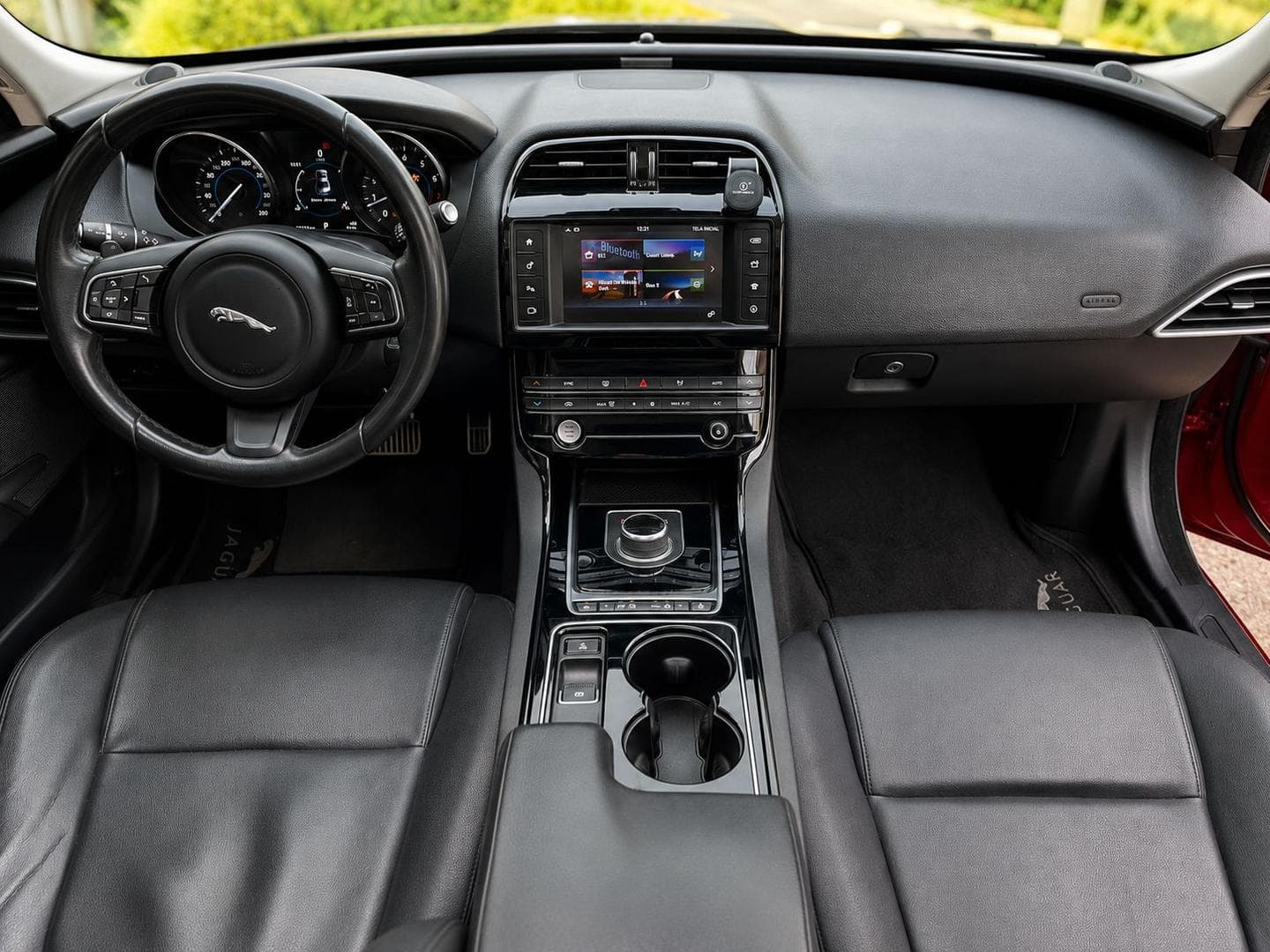 JAGUAR JAG XE PURE SI4 2017 foto 2