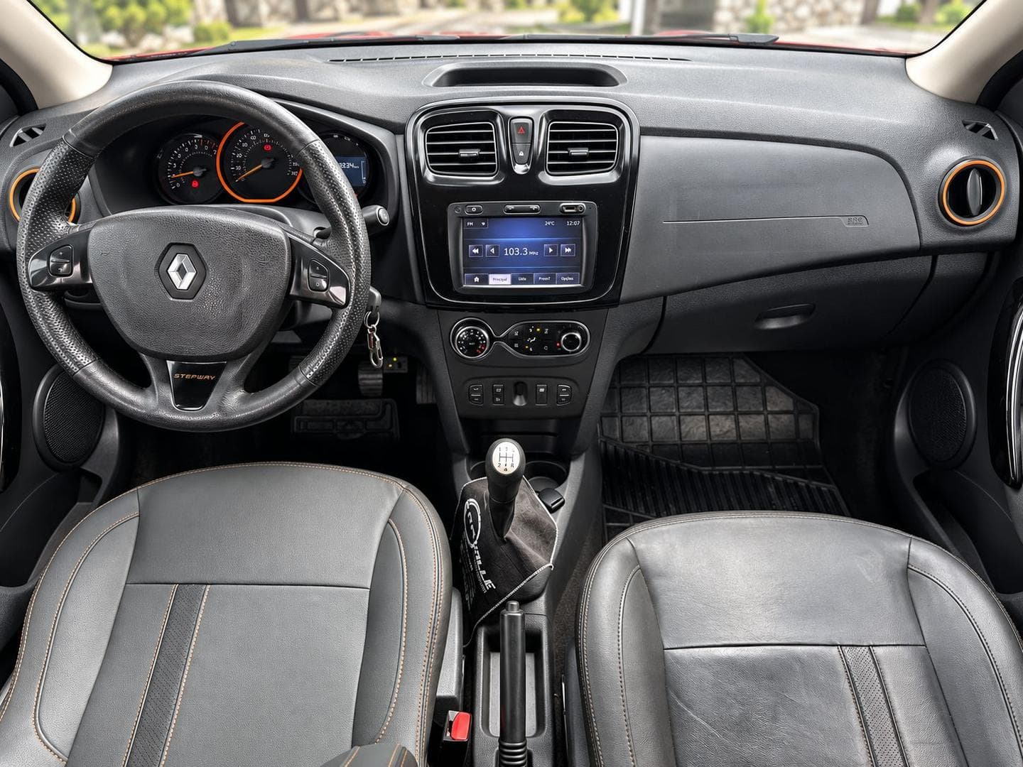 RENAULT SANDERO STEP 16 2015 foto 2