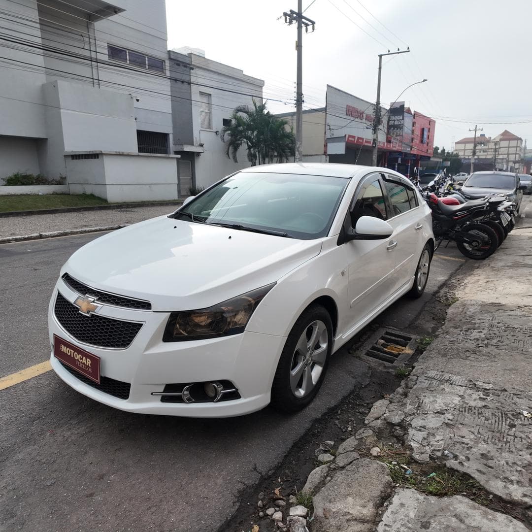 CHEVROLET CRUZE 1.8 LT Hatch Mec 2014 foto 2